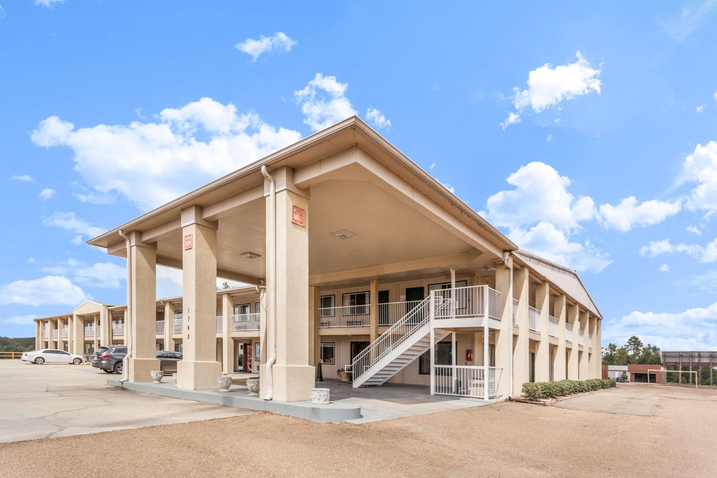 Super 8 By Wyndham Brookhaven Hotel Exterior photo
